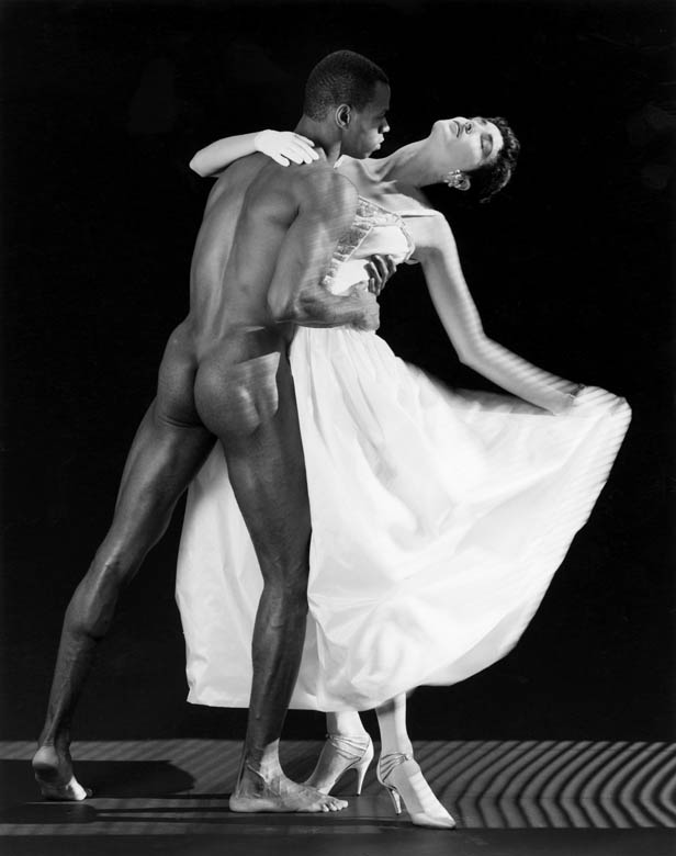 4_thomasanddovanna_1986_copyright robert mapplethorpe foundation_used by permission